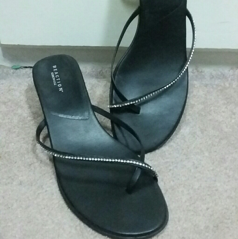 Kenneth Cole Reaction kitten heels